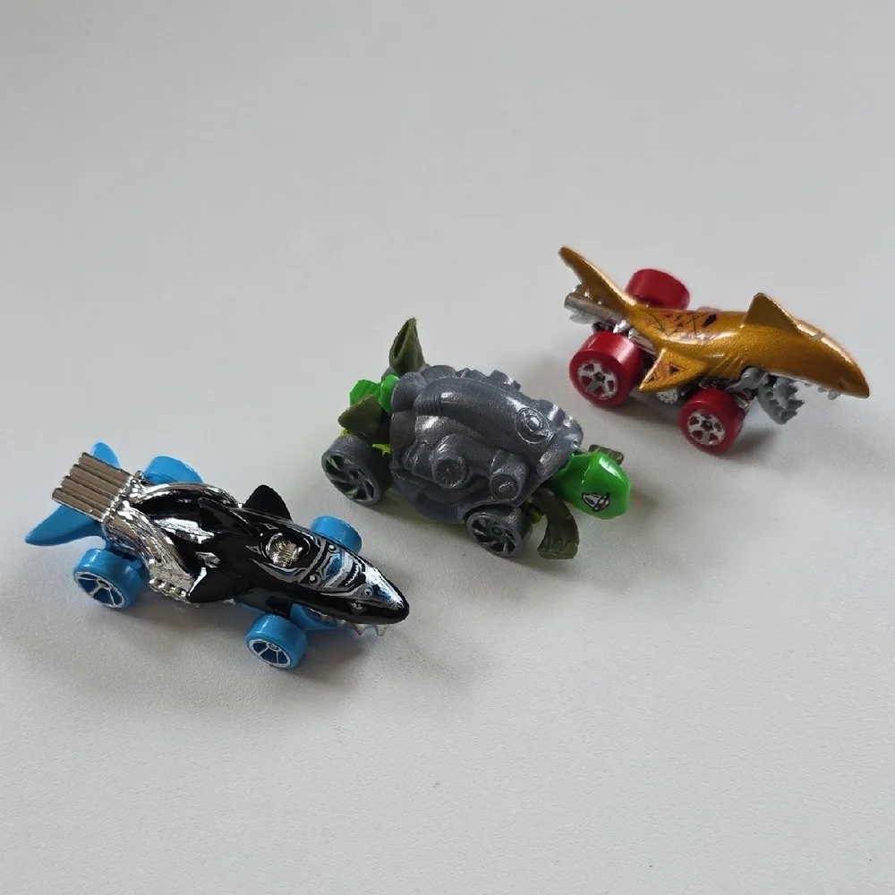 Hot Wheels Set - Sharkcruiser, Turtoshell, And Shark Bite